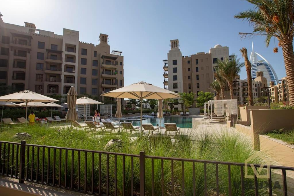 Veluxa - Luxury And Bright 1 Bedroom Apartment, Burj View! ドバイ エクステリア 写真